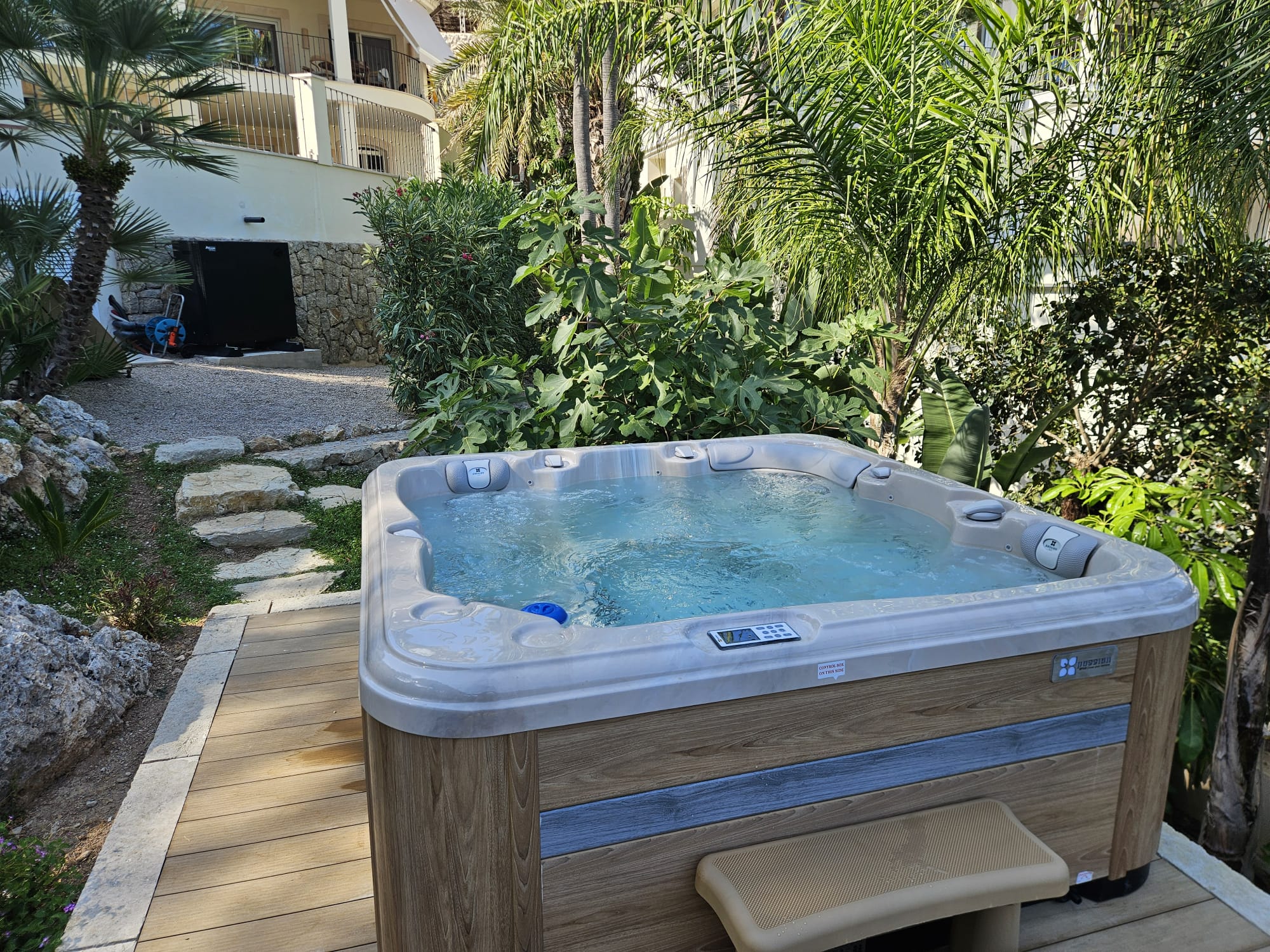 Whirlpool lift preparation at Bendinat villa