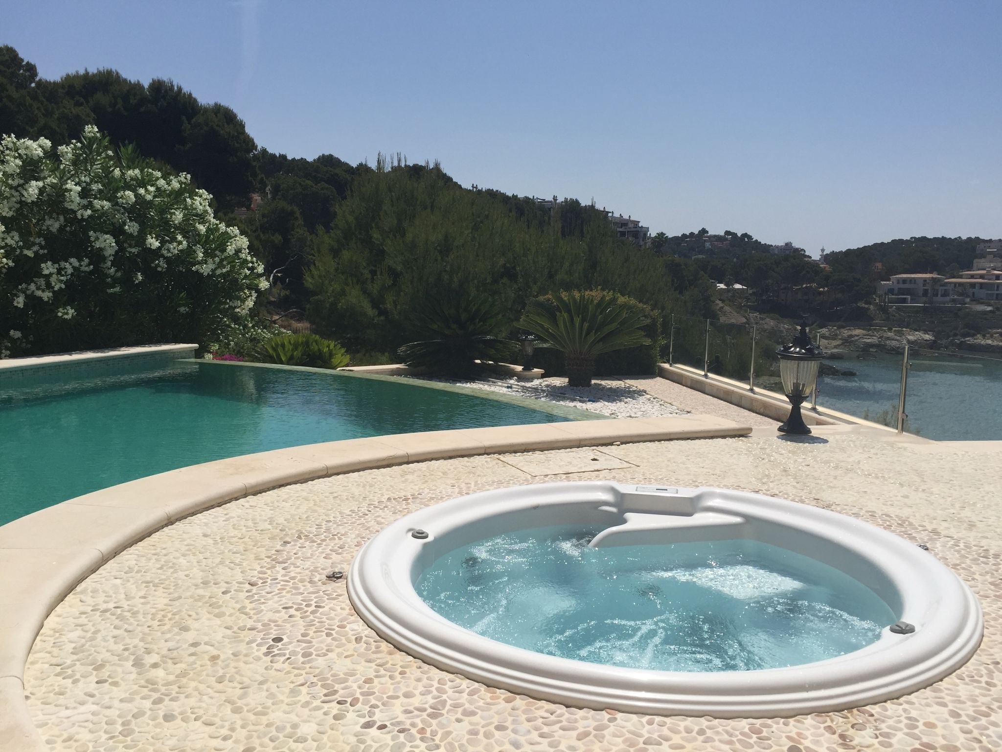Sea view villa terrace hot tub integration in Porto Cristo