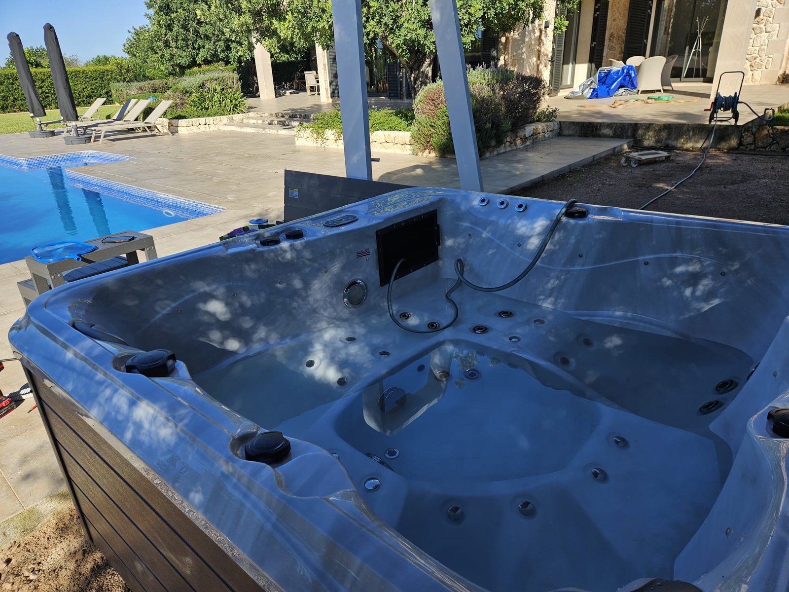 Filling the Waterwave BS 302 after installation beside the pool