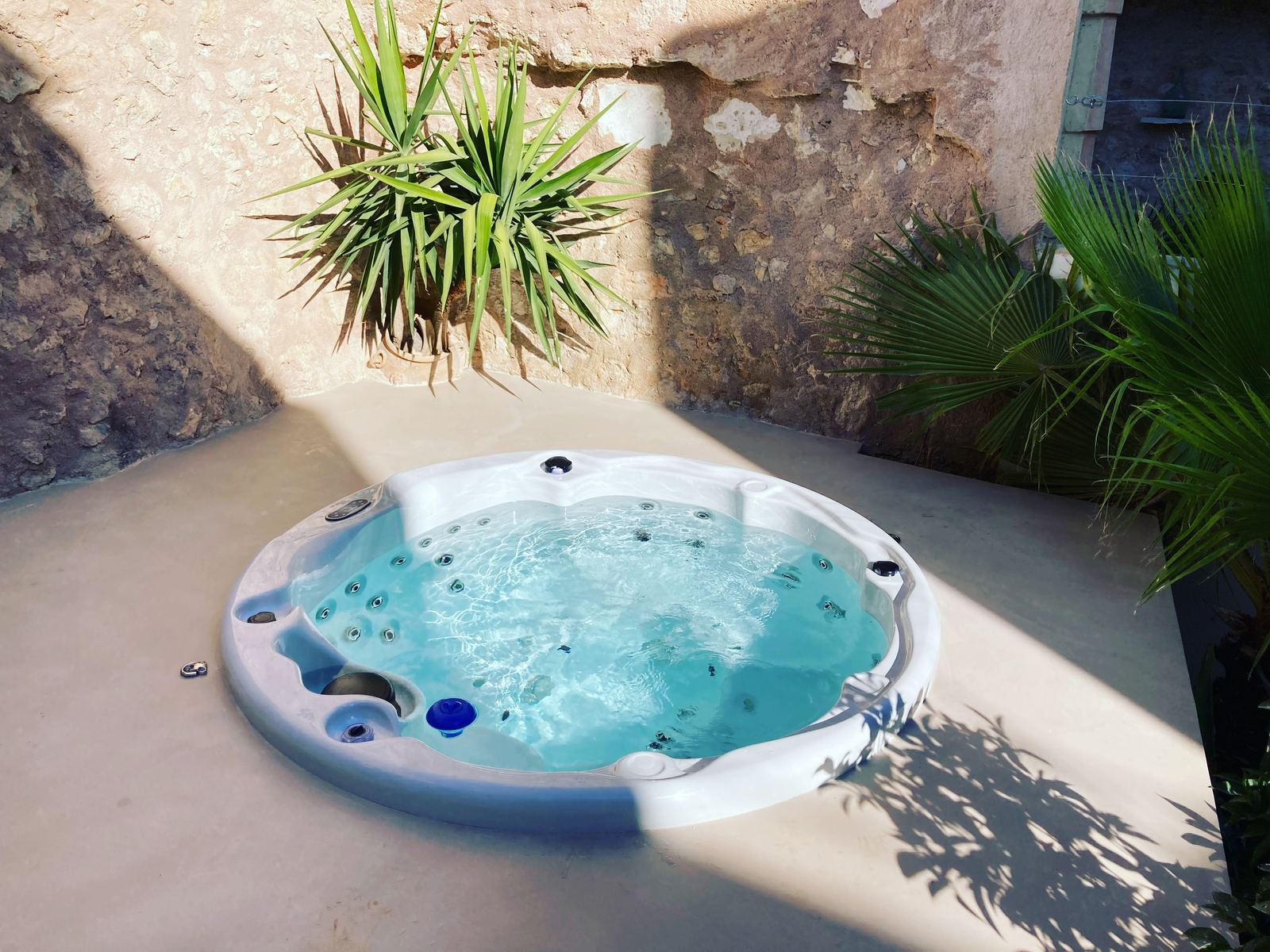 Built-in round jacuzzi project in Mallorca