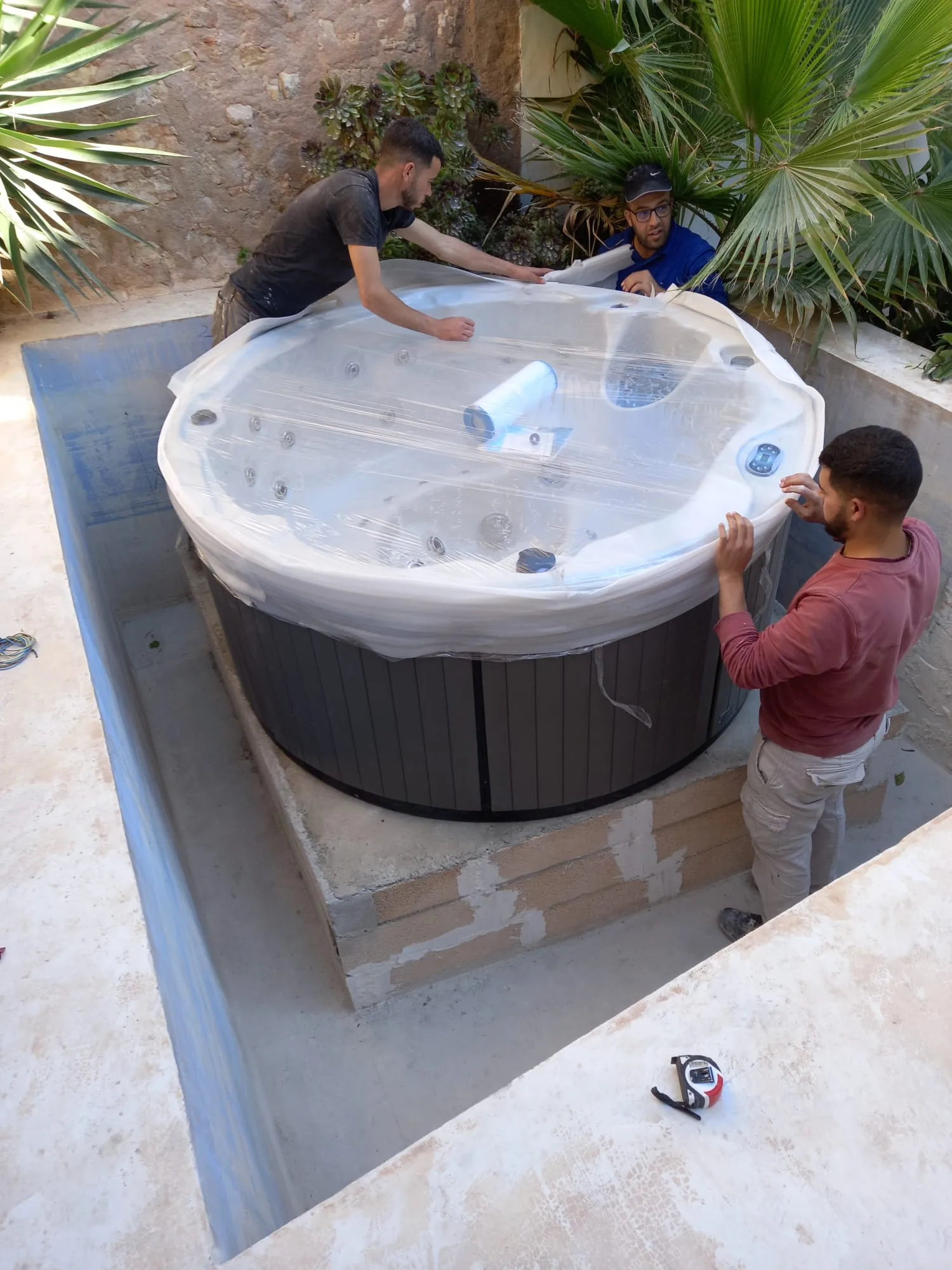 Built-in round spa installation phase 5