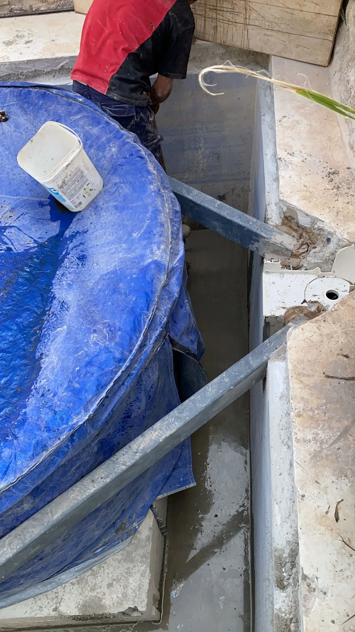 Built-in round spa installation phase 6