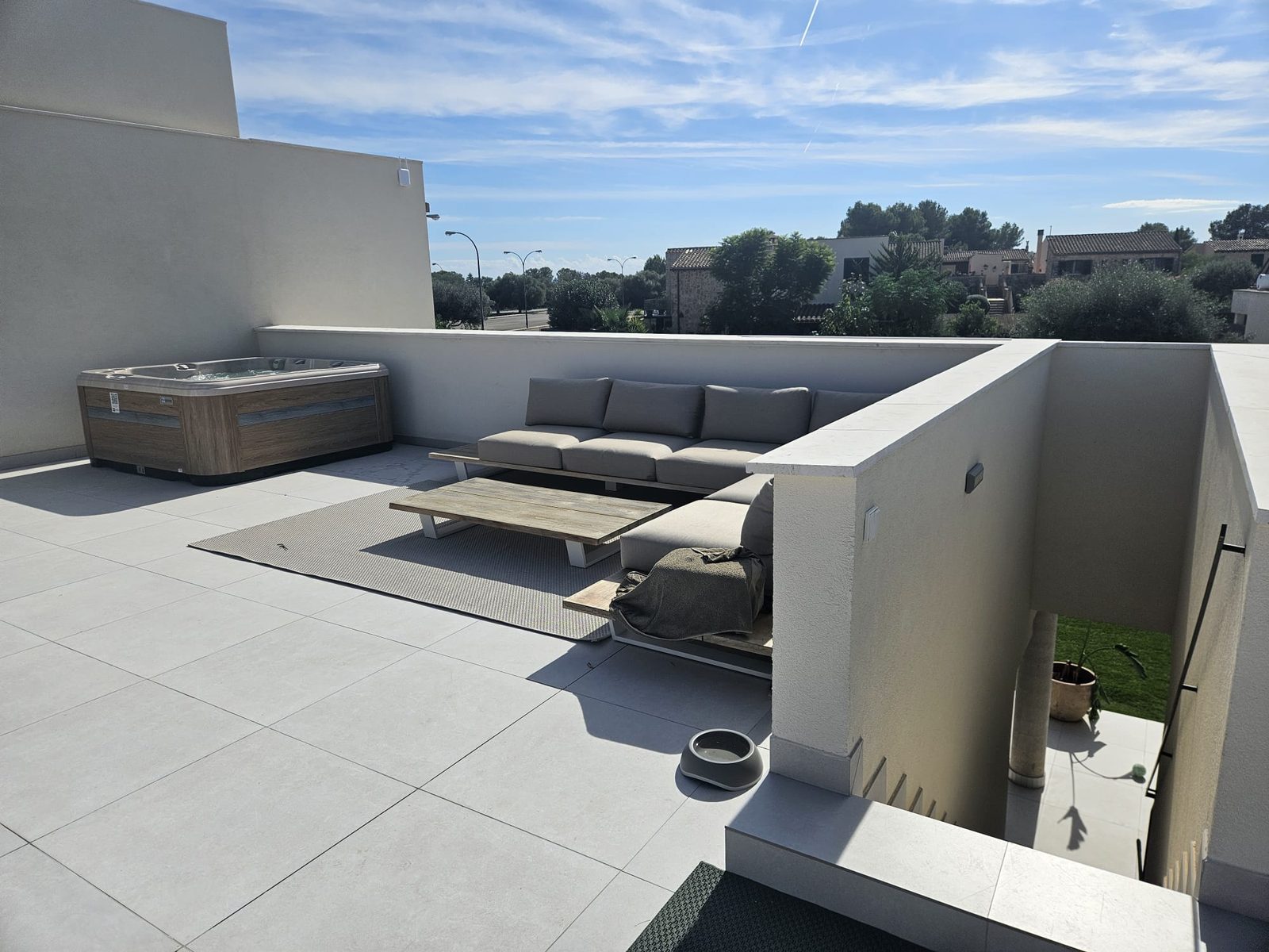 The Relax running on the roof terrace, seen from the lounge corner