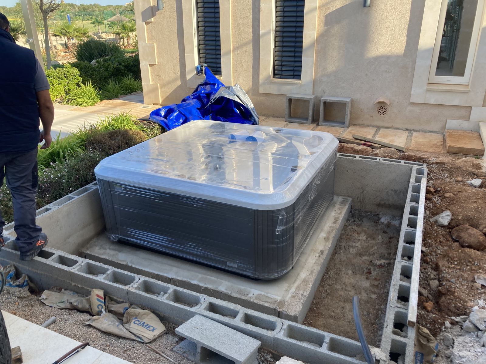 Concrete base construction for recessed jacuzzi project in Mallorca