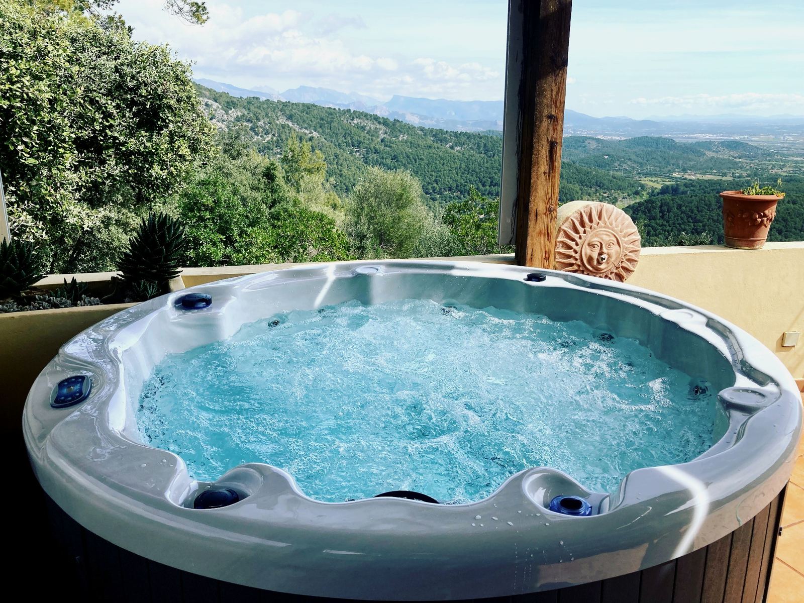 Round compact spa with mountain valley view above Palma
