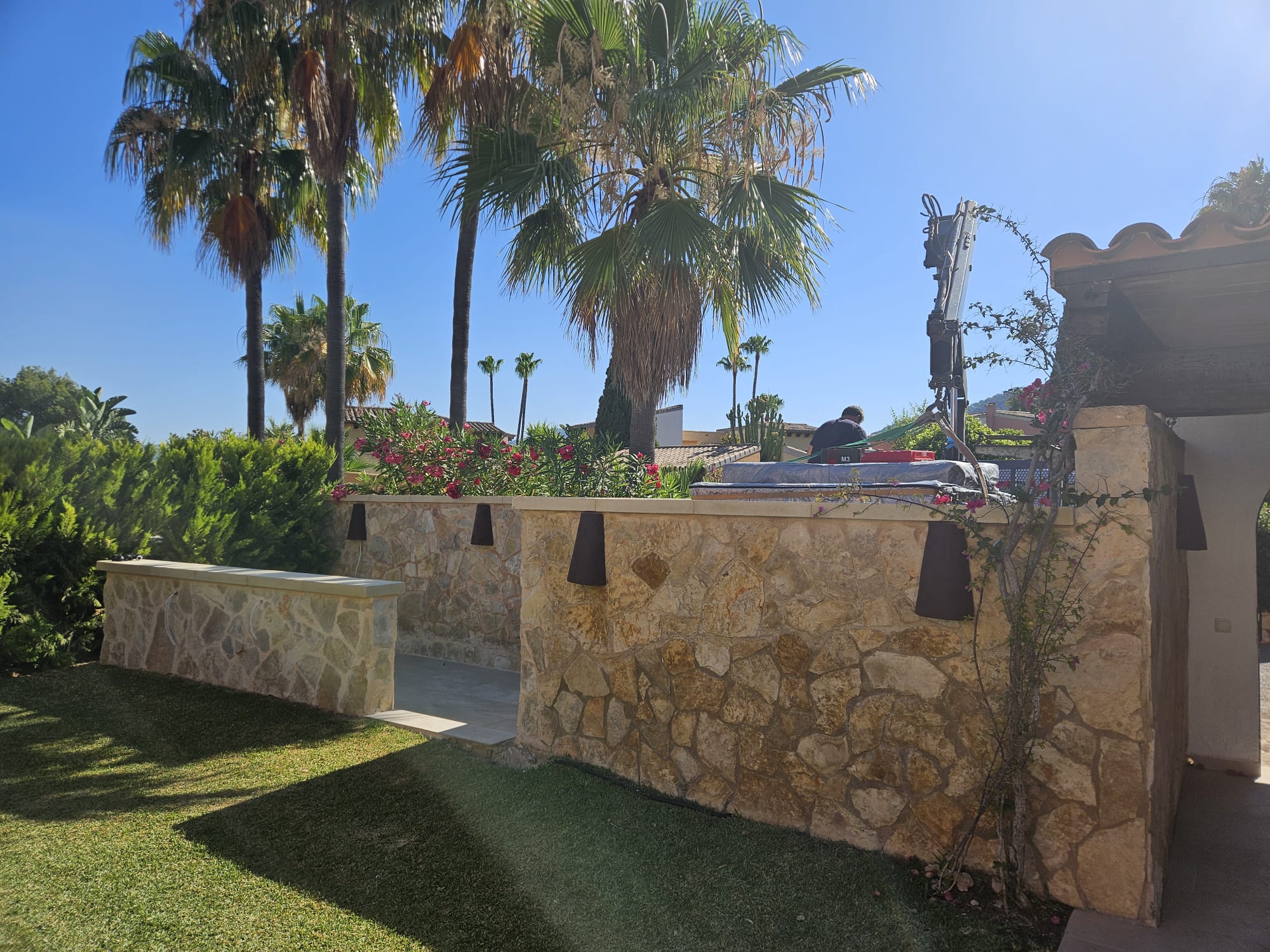 Whirlpool placement preparation in the Santa Ponsa villa garden