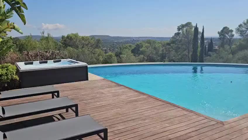 The Waterwave Nizza II whirlpool beside the pool at the Bunyola finca