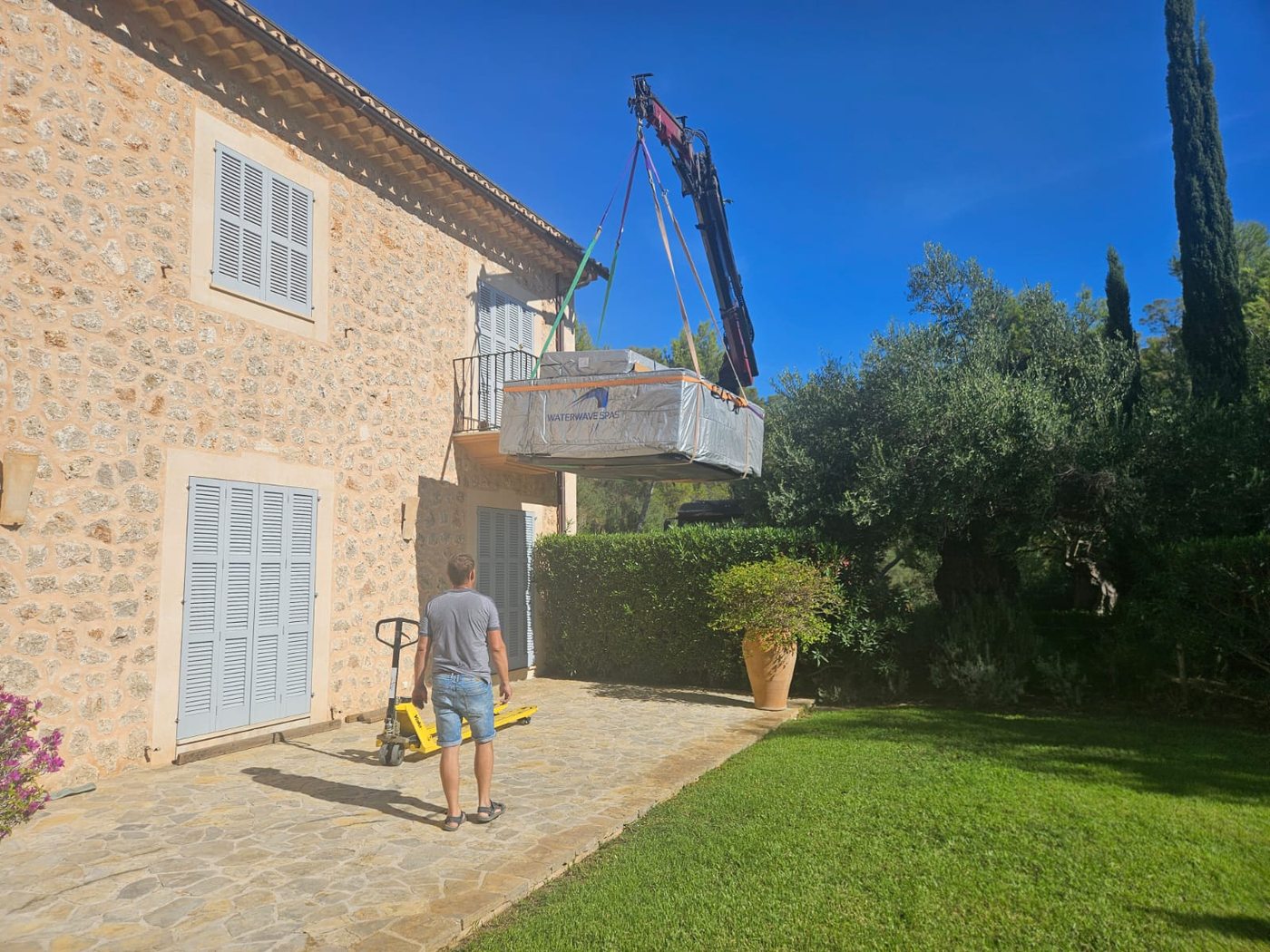 Whirlpool on the crane, swinging over the garden of the Bunyola finca