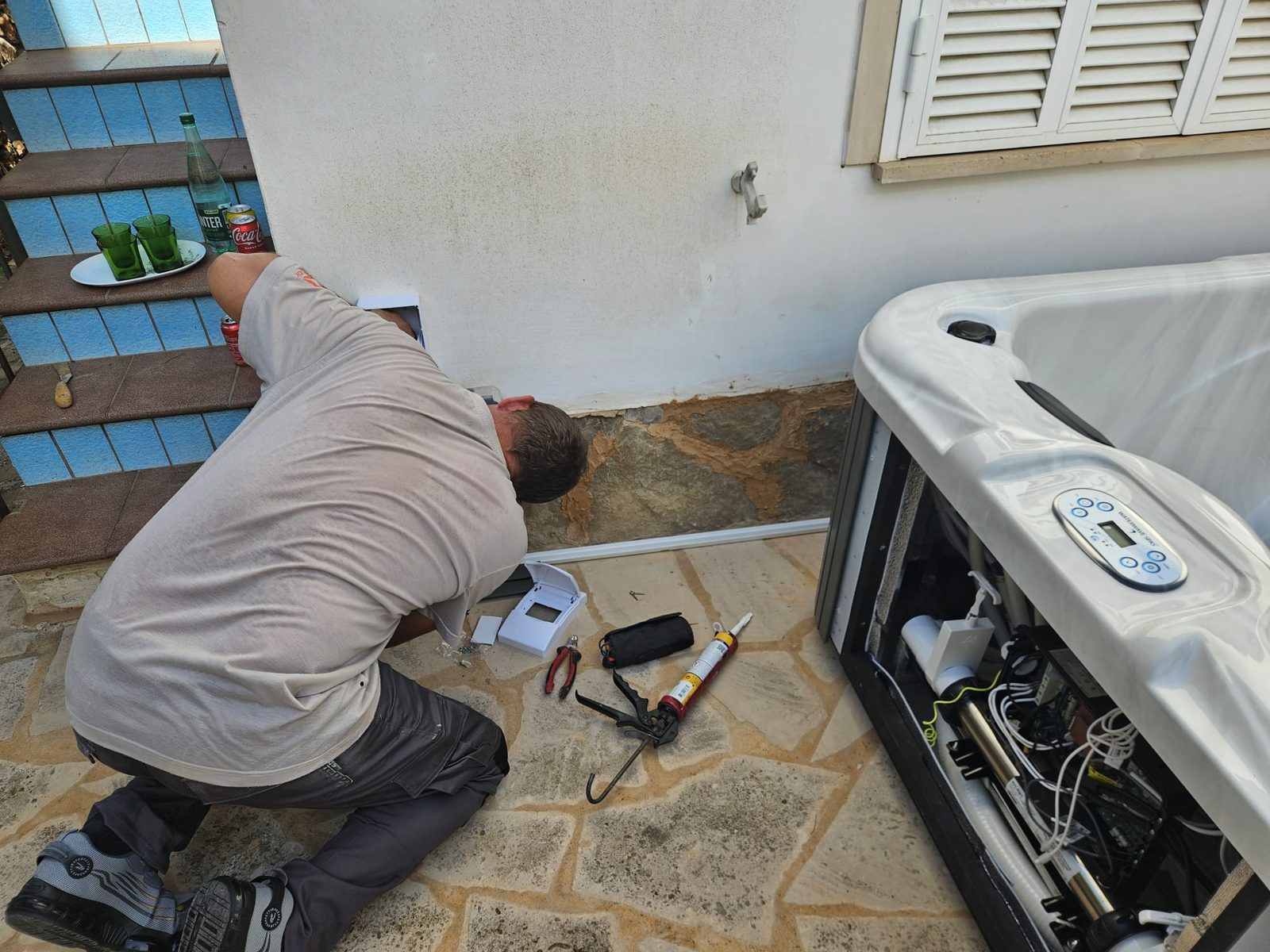 MSL technician connecting and commissioning the whirlpool on site