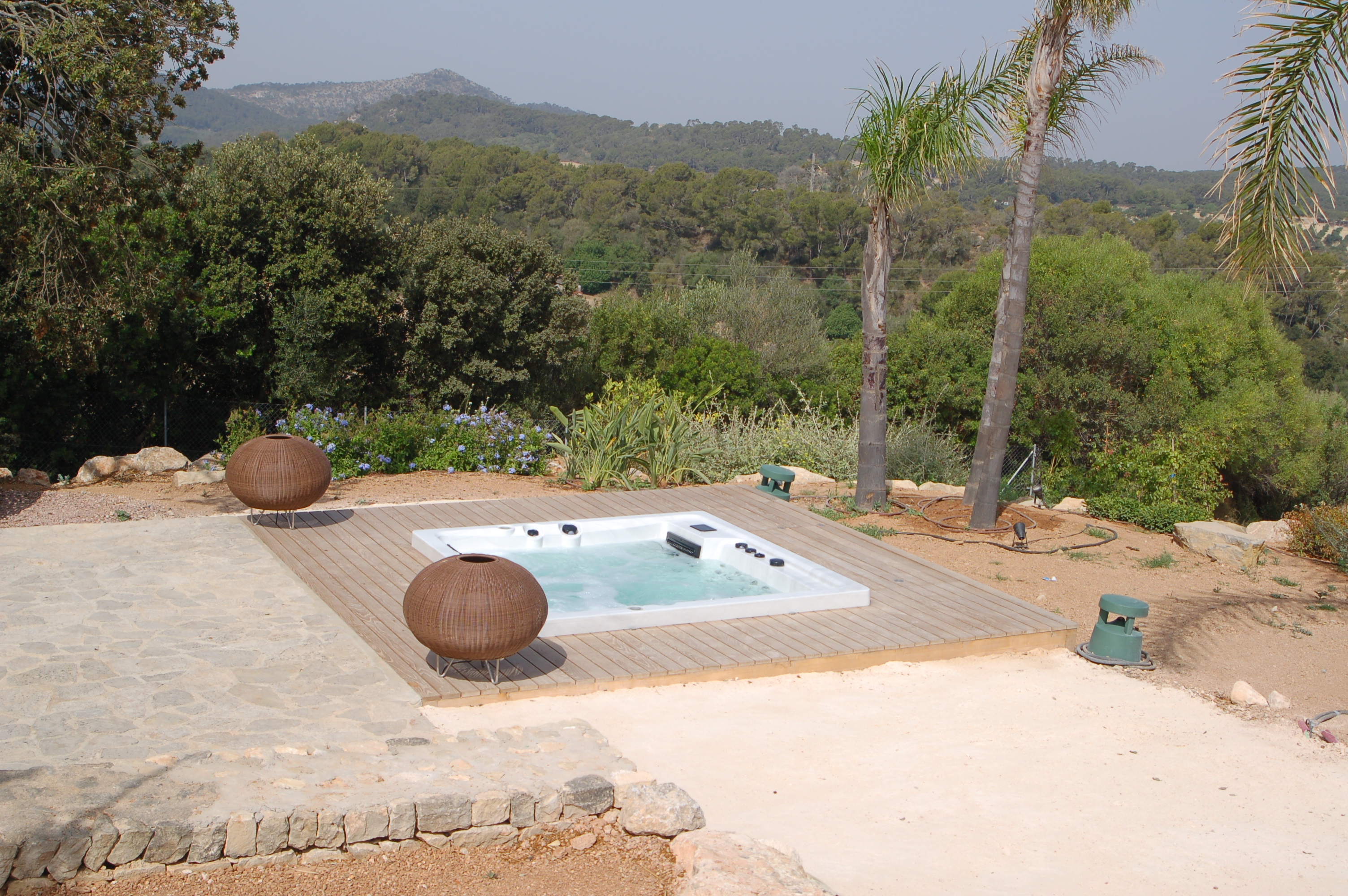 Mansion garden hot tub installation in Pollença