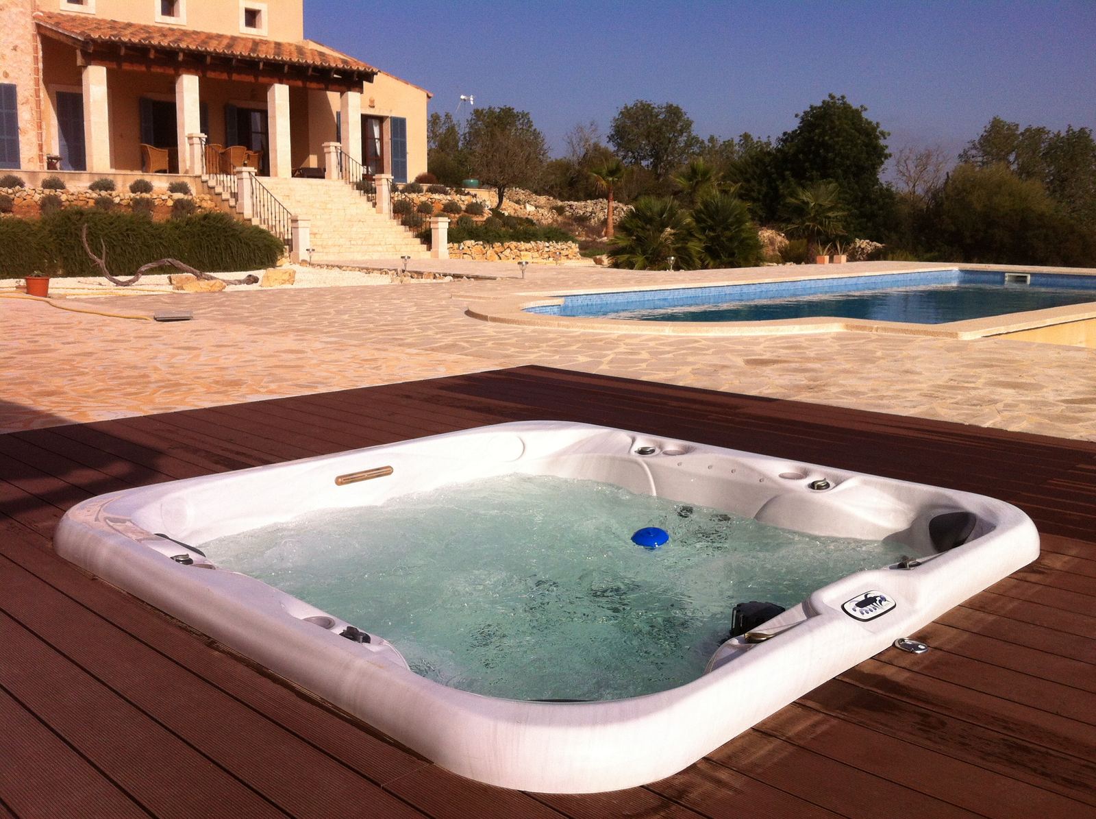 Hidden garden hot tub in Pollença